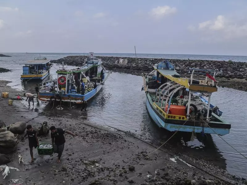 Aktivitas Nelayan Ternate di Tengah Rencana Modernisasi Armada Perikanan