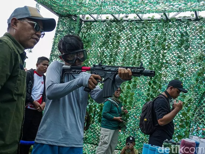 Antusias Warga Kunjungi TNI Fair di Monas, Alutsista-Airsoft Gun Curi Perhatian