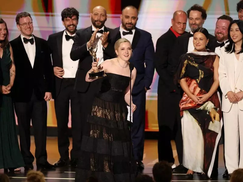 Apple Bikin Sejarah di Emmy Awards 2026, Borong 29 Piala