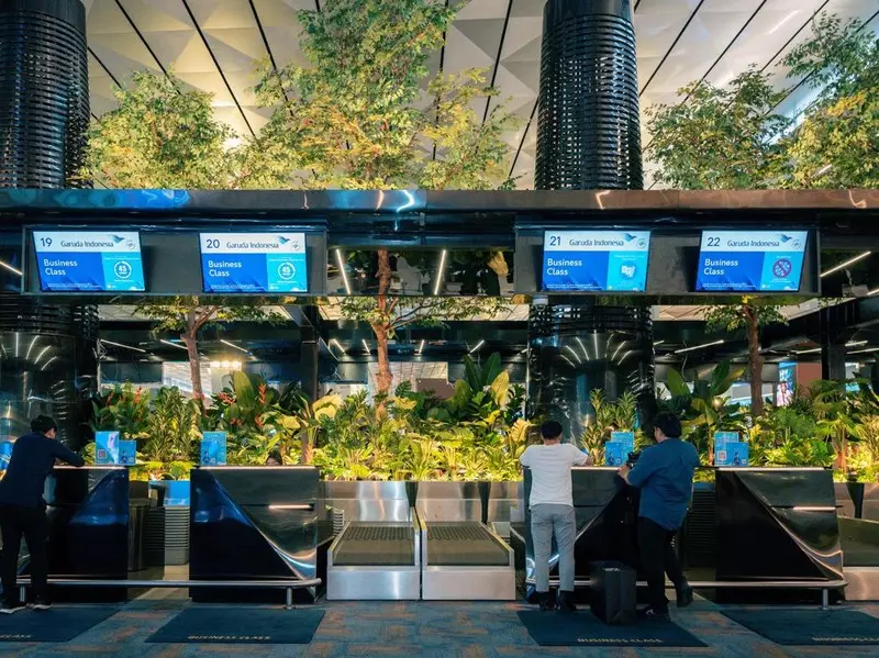 Asap Kebakaran di Tangerang Membubung Tinggi, Operasional Bandara Soetta Normal