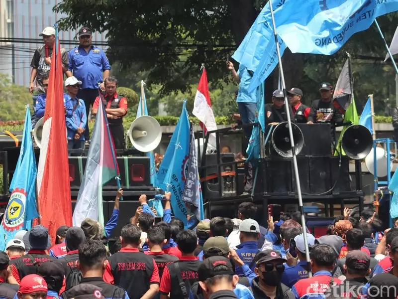 Besok Buruh Demo Besar-besaran di Jakarta!
