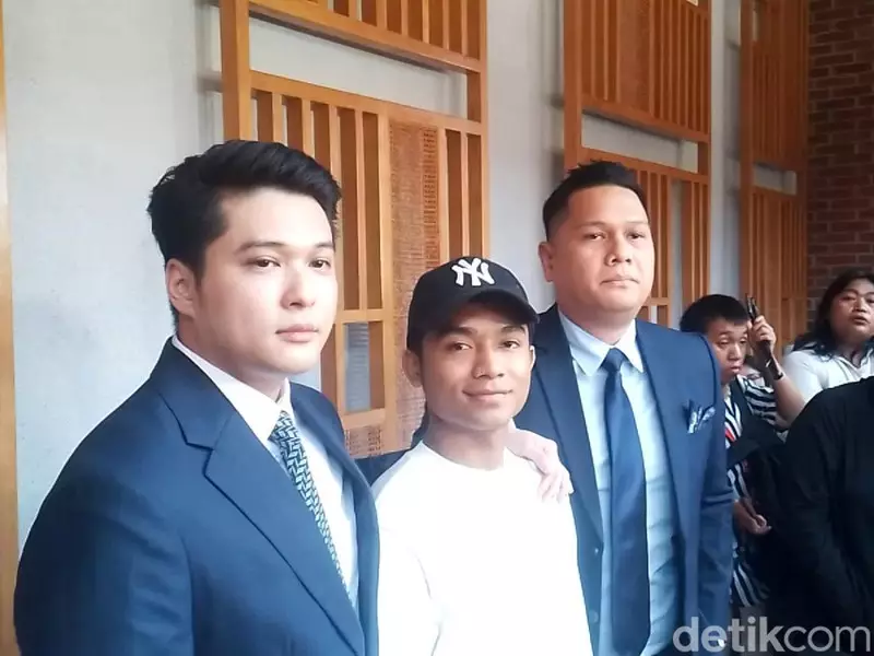 Betrand Peto Datangi Polda Metro Jaya Terkait Dugaan Kekerasan Seksual
