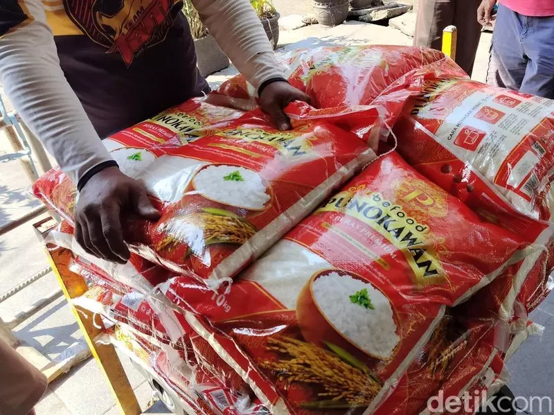 Bukan Beras Fortifikasi, Bulog Pasok BerasKita Premium buat MBG