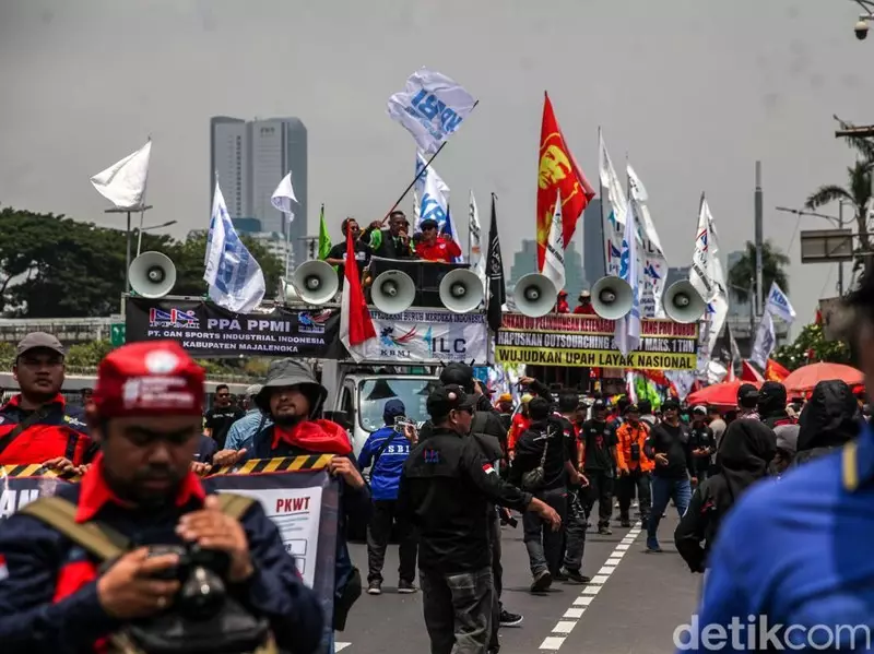 Buruh Gelar Aksi di Depan DPR, Kawal RUU Perlindungan Ketenagakerjaan
