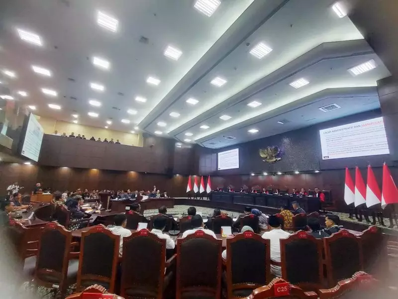 Denny Indrayana Dkk Gugat Syarat Pendidikan Pencalonan Gibran ke MK