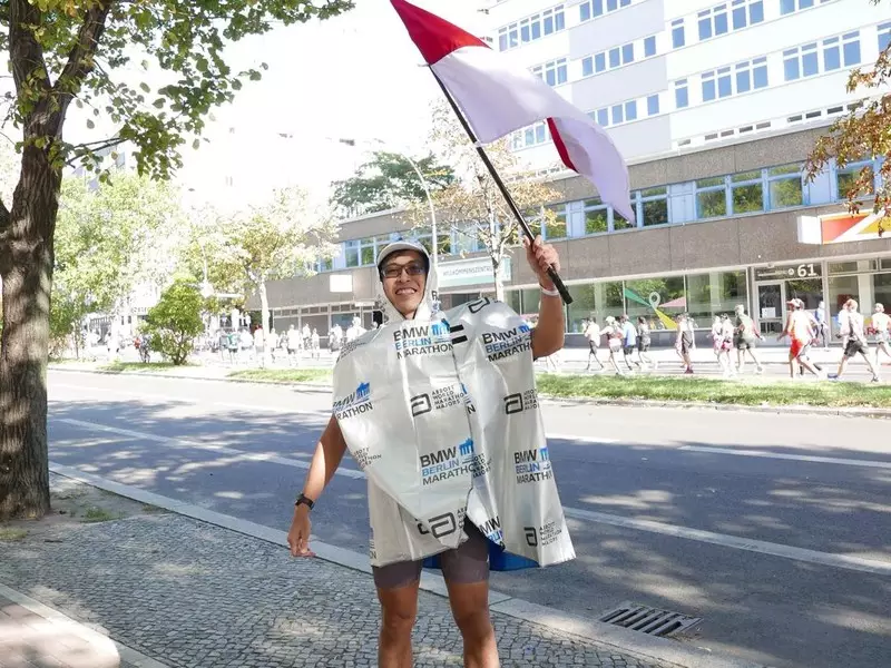 Didukung Istri, dr Tirta Raih PB di Berlin Marathon