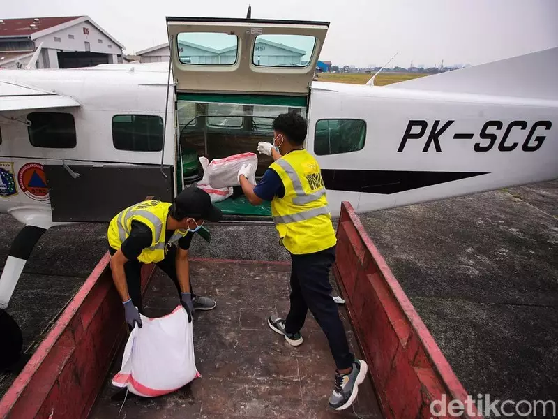 Garam NaCl Disiapkan untuk Operasi Modifikasi Cuaca di Langit Jabodetabek