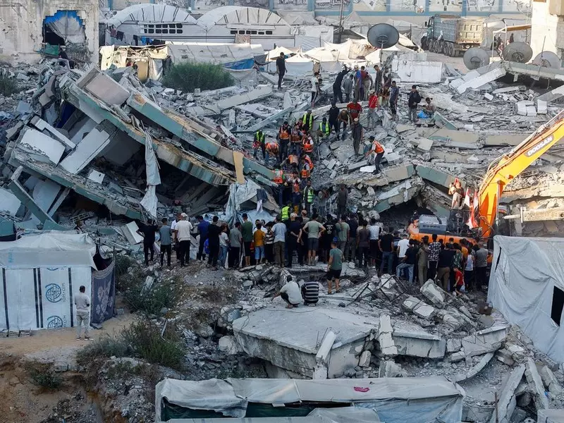 Gedung Apartemen Rusak di Gaza Ambruk, 12 Orang Tewas-100 Hilang