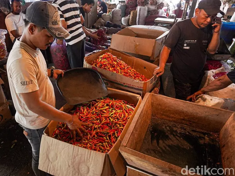 Harga Cabai Rawit Merah Tembus Rp70 Ribu per Kg di Tangerang