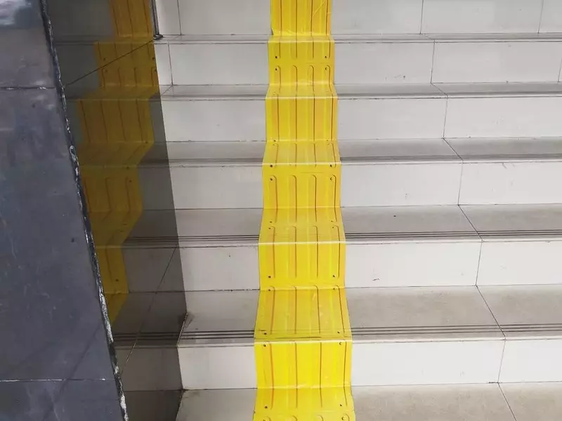 Jalur Tunanetra Gedung Terpadu Pontianak Pakai Stiker, Pemkot Bilang Simulasi