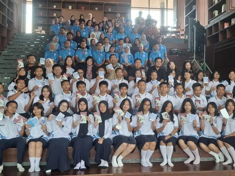 Jelang Bulan Bahasa, SMA KTB Luncurkan Buku Puisi dan Kolom Karya Siswa