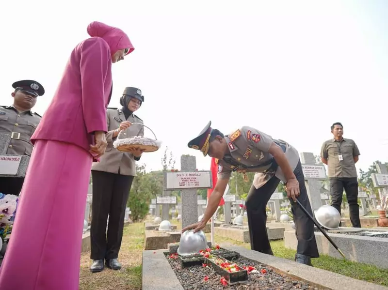 Jelang HUT ke-71 Lalu Lintas, Korlantas Polri Ziarah ke TMP Kalibata