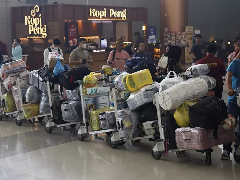 Kabut Asap Karhutla Ganggu Penerbangan di Bandara Supadio
