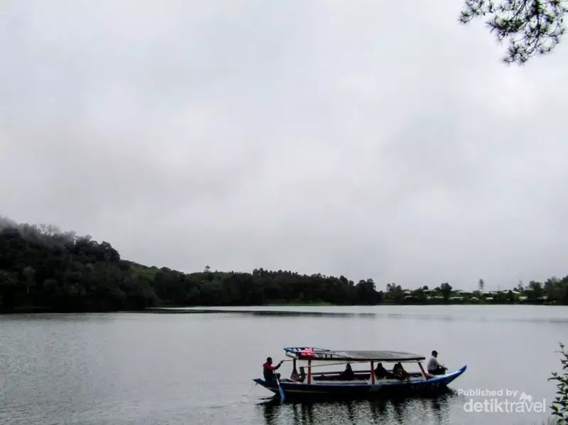 Kadang yang Dibutuhkan Hanya Danau dan Udara Dingin, Seperti di Situ Patenggang