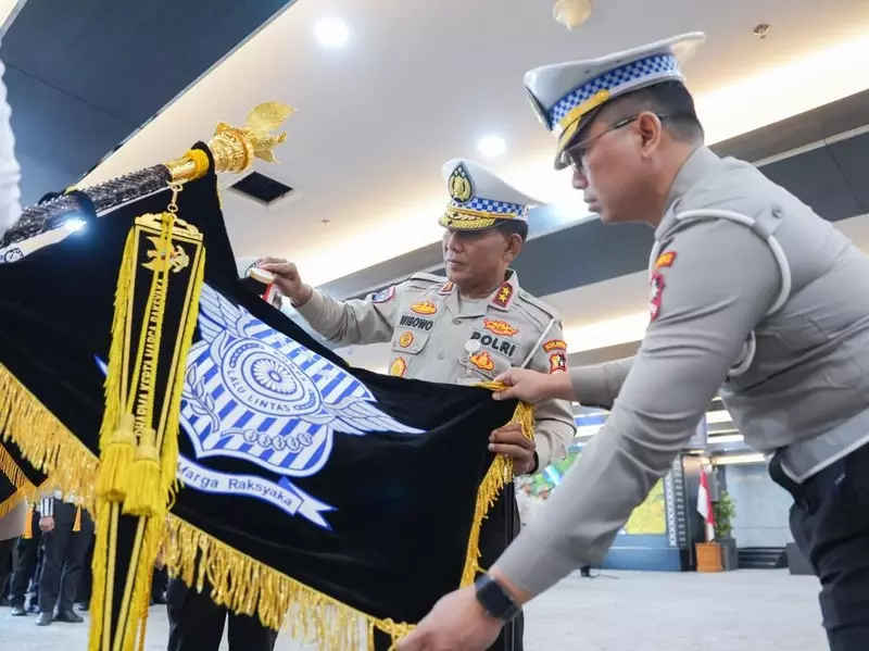 Kakorlantas Polri Pimpin Upacara Pencucian Pataka Dharmakerta Marga Raksyaka