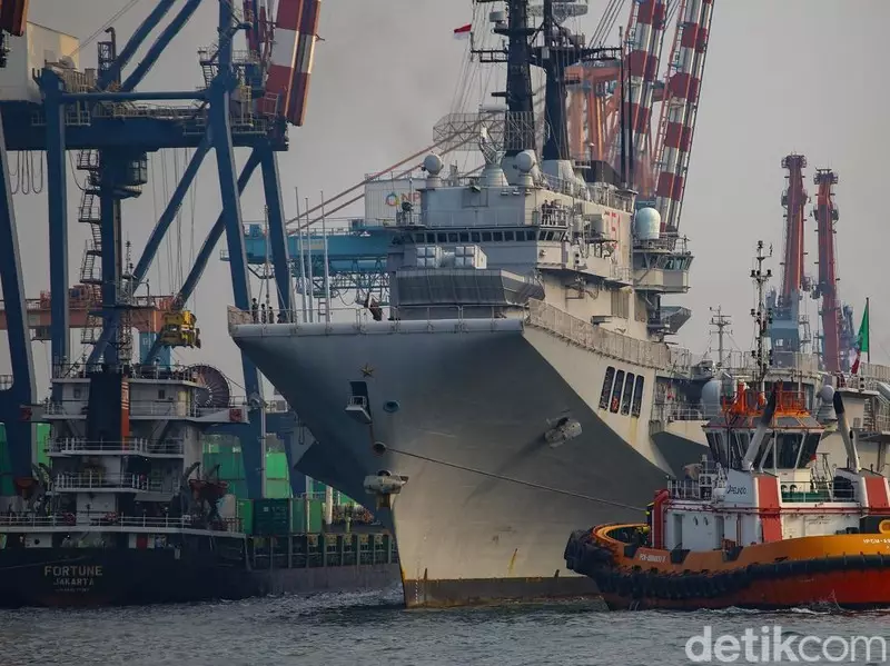 Kapal Induk Pertama RI Resmi Tiba di Jakarta