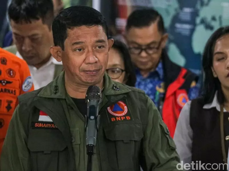 Kepala BNPB Minta Maaf, Luruskan Maksud Hidup Normal Saat Kabut Karhutla