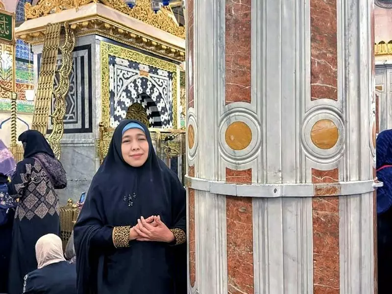 Khofifah Ajak Umat Teladani Sayyidah Aisyah Saat di Raudhah
