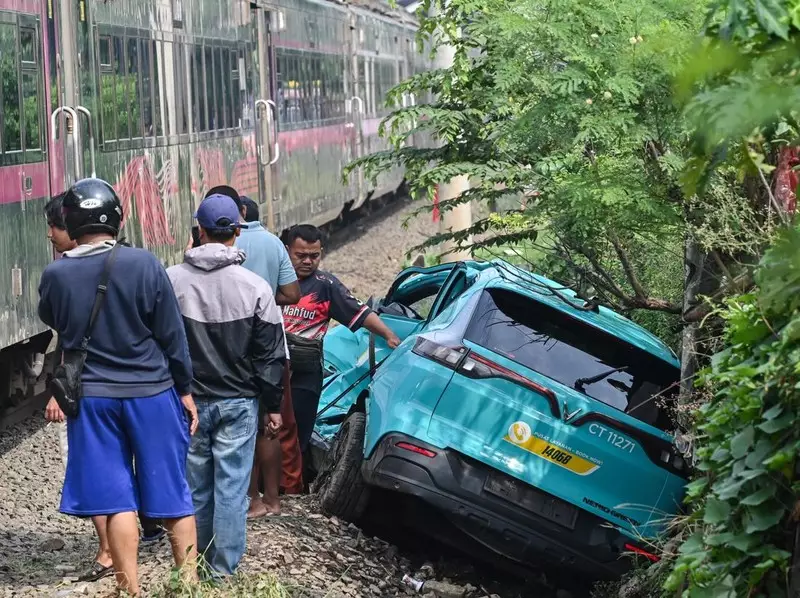 KNKT Ungkap Detik-detik Taksi Listrik Berhenti dan Ditabrak KRL di Bekasi Timur