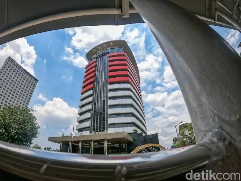 KPK Duga Dosen UB Terima Duit dari Silmy Karim Setiap Bimbingan S3