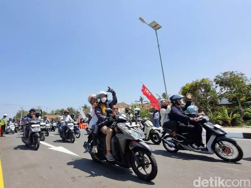 Lintasi JJLS Kelok 23 yang Baru, Pengendara Bilang Panoramanya Cantik