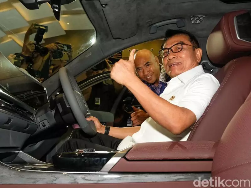 Maju-Mundur Insentif Kendaraan Listrik, Moeldoko Sebut Dealer Bisa Mati