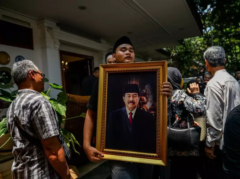 Mantan Gubernur Jabar Danny Setiawan Wafat di Usia 81 Tahun