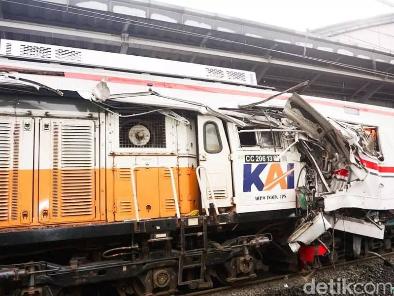 Masinis KA Anggrek Jadi Tersangka Tabrakan Maut Vs KRL gegara Telat Ngerem