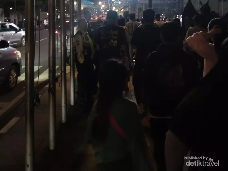 Menghabiskan Malam Minggu di Jalan Asia Afrika Bandung