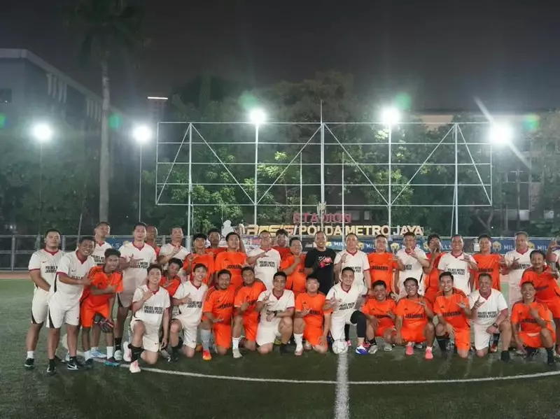 Mini Soccer Polres Jakpus Vs Jakmania, Laga Persahabatan Pererat Silaturahmi