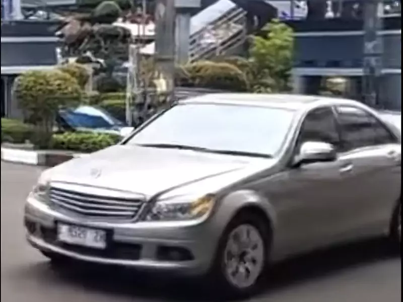 Momen Purbaya Nyetir Mobil Sendiri dari Rumah ke Kantor Kemenkeu
