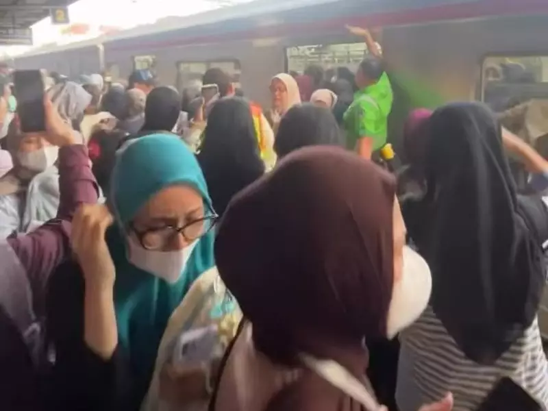 Muncul Asap di Gerbong KRL Stasiun Rawa Buntu, Ternyata dari HP Penumpang