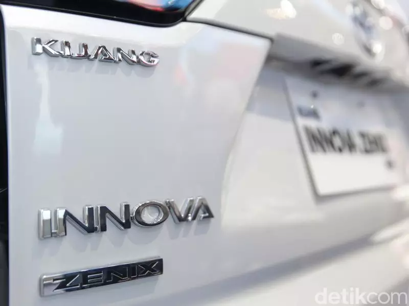 Nggak Nyangka Pajak Kijang Innova Zenix di Malaysia Cuma Segini