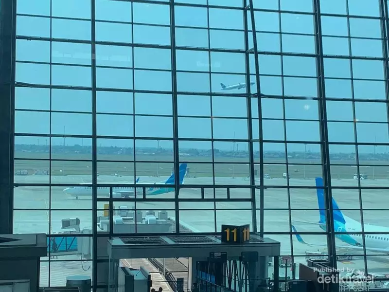 Nongkrong di Soetta, Nonton Pesawat dari Dekat Tanpa Tiket