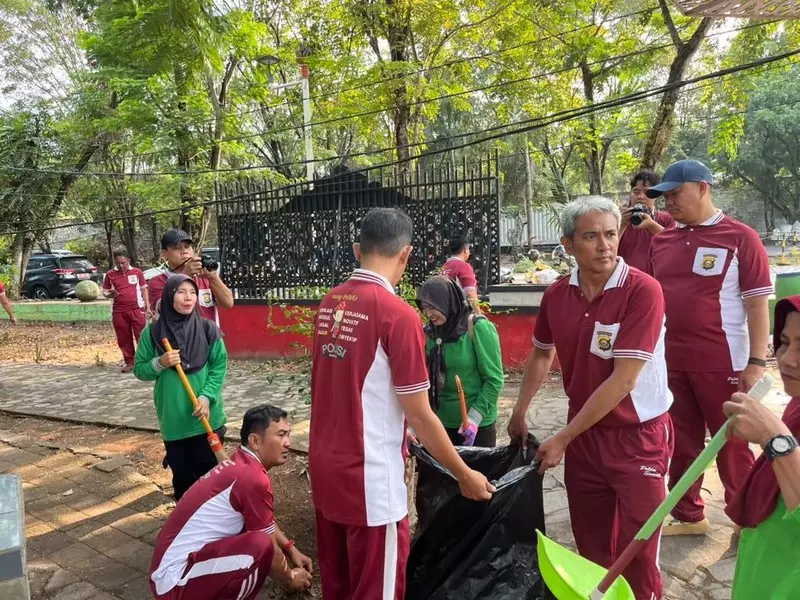 Peduli Lingkungan, Polda Sumsel Dukung World Clean Up Day 2026