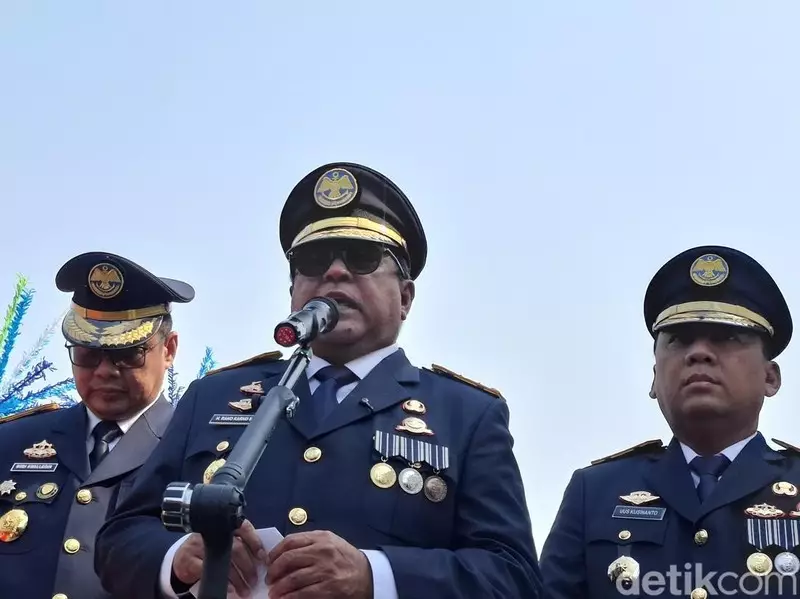 Pemkot Bogor Minta Hibah Truk Sampah ke DKI, Rano: Kita Juga Lagi Kekurangan