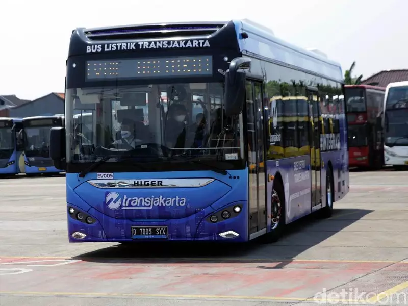Pemprov Targetkan Seluruh Transjakarta Pakai Bus Listrik 2030