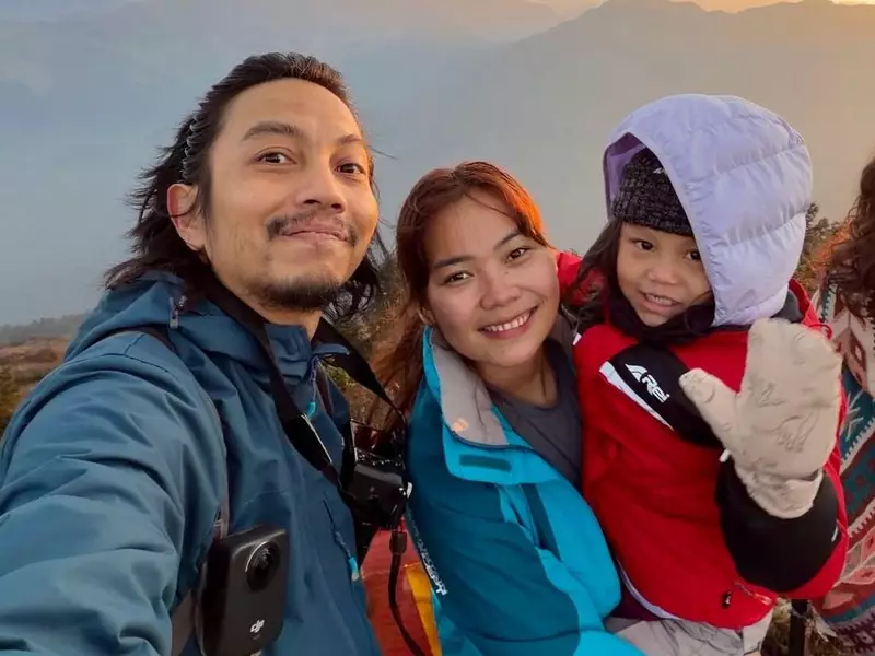 Perasaan Fiersa Besari Ketika Istri Terjebak Cuaca Buruk di Himalaya