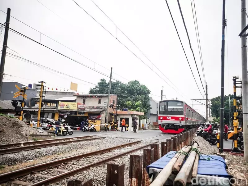 Perlintasan Rel Simpang Pasar Minggu Akan Ditutup