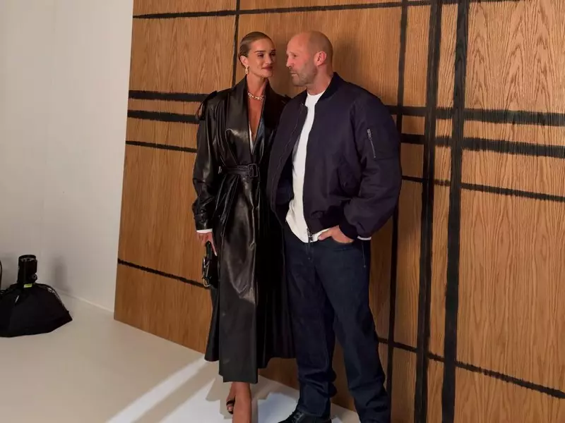 Saat Jason Statham Digandeng Rosie Huntington-Whiteley ke Acara Fashion