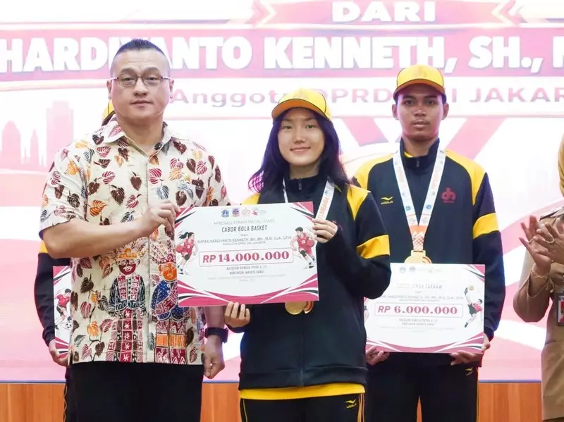 Sejarah! Jakbar Juara Umum Porprov DKI Jakarta, Kenneth DPRD DKI Guyur Bonus Jutaan Rupiah