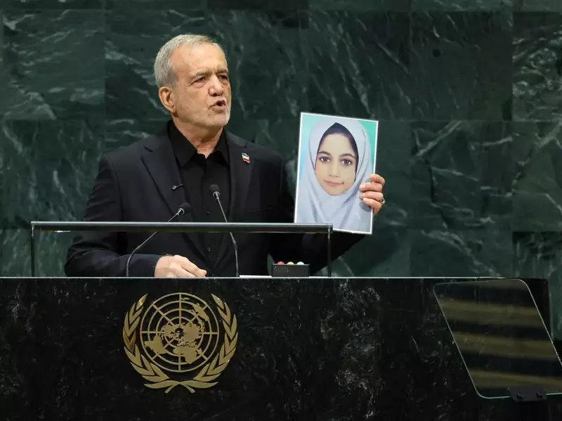 Sidang PBB, Presiden Iran Tampilkan Foto Anak Sekolah Korban Serangan AS