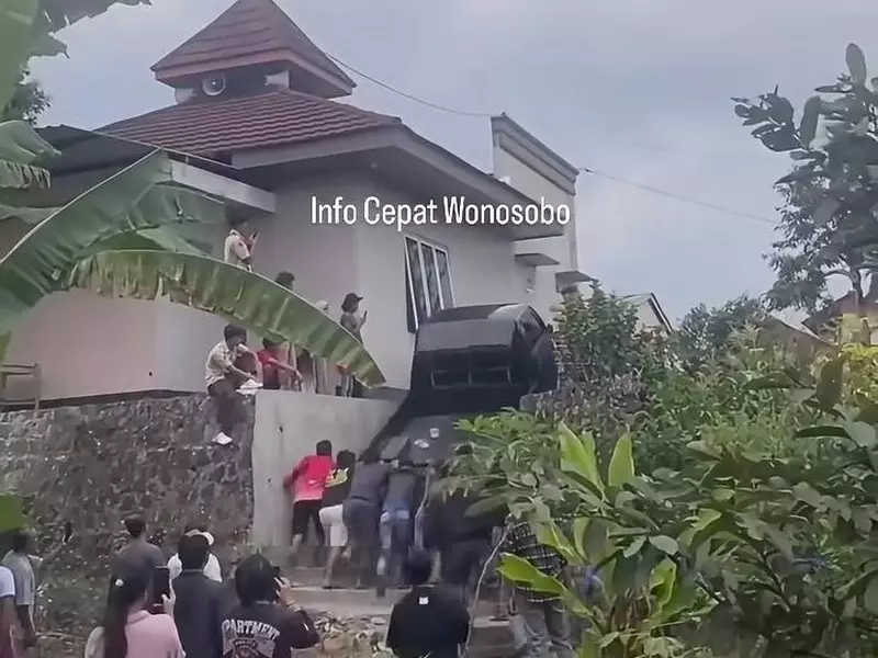 Tanda Tanya Sopir Pikap Ditemukan Berlumur Darah di Gang Sempit Wonosobo