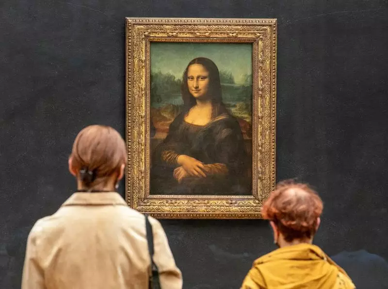 Tempel Lukisan Dekat Mona Lisa, 2 Turis Jerman Ditangkap