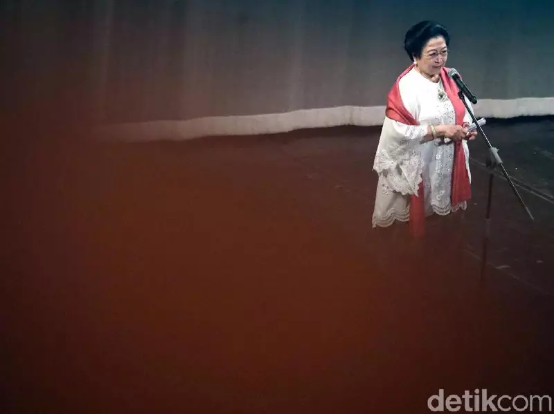 Tiba dari Manado, Megawati Antar Jenazah Guruh Soekarnoputra ke Pemakaman