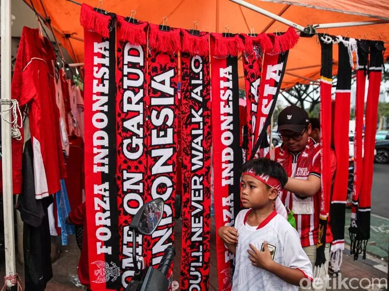 Timnas Day Bawa Berkah, Pedagang Atribut di GBK Panen Cuan
