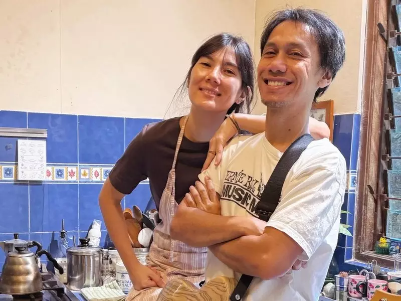Ungkapan Syukur Sarah Diorita 17 Tahun Nikah dengan Eross Candra