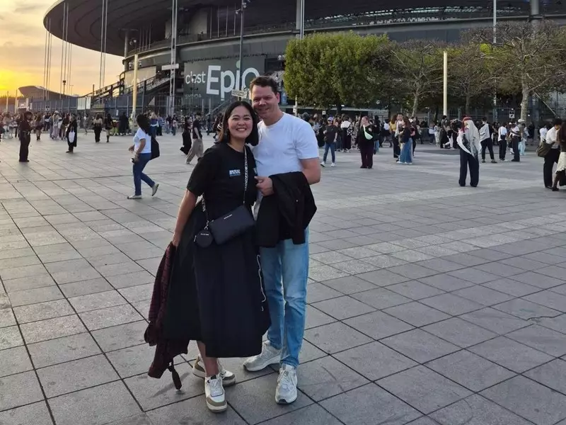 VIP Garis Keras! Gracia Indri Nonton Konser BIGBANG di Paris Ditemani Suami