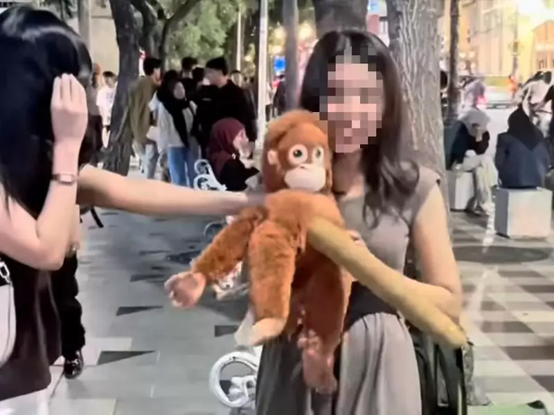 Viral Dugaan Pelecehan Konten Boneka di Jl Tunjungan, Pengunjung Diminta Waspada