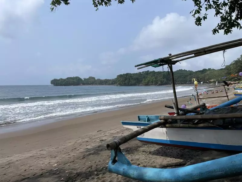 Viral! Pantai Pangandaran Jadi Kawasan Tanpa Rokok, Dendanya Rp 50 Juta